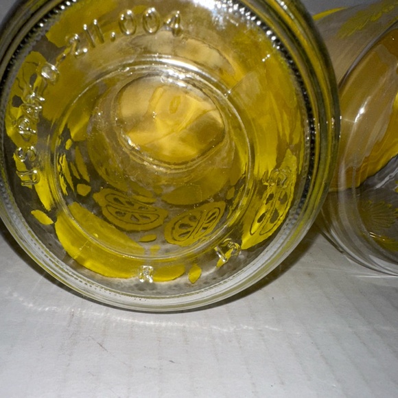 Vintage Lemon Glass Juice Carafe & Corning Ware Yellow Daisy Glass Canister - Picture 8 of 8